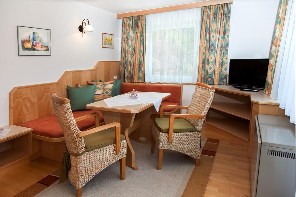 Gastehaus Frischhut Hotel Nassereith Buitenkant foto